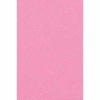 Licht roze papieren tafelkleed 137 x 274 cm